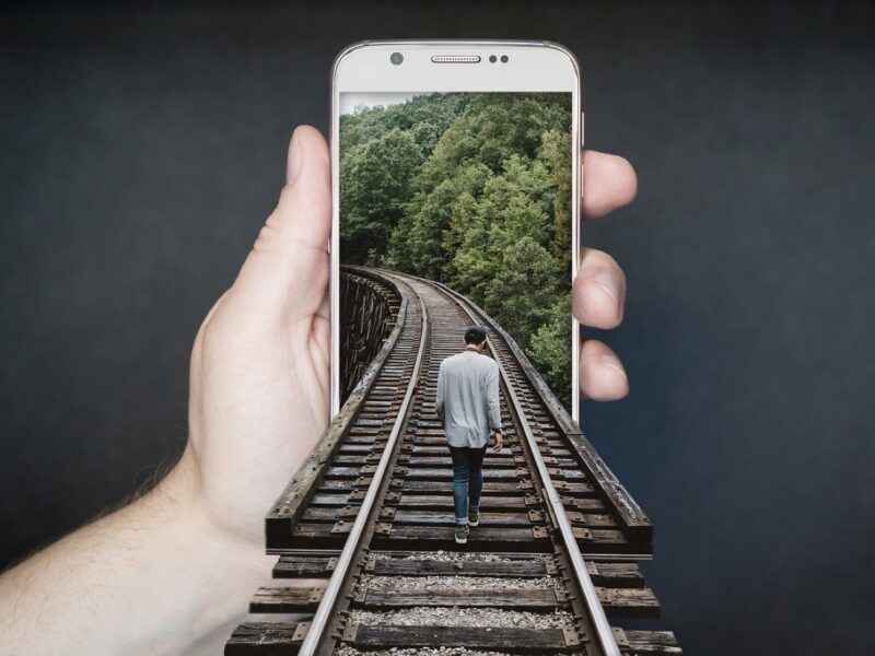 eSIM : comment réduire la facture mobile en voyage