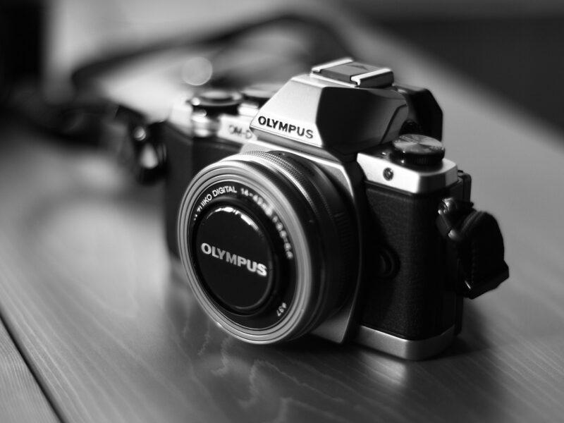 Appareil photo hybride pour débuter : capteur, kit, vidéo