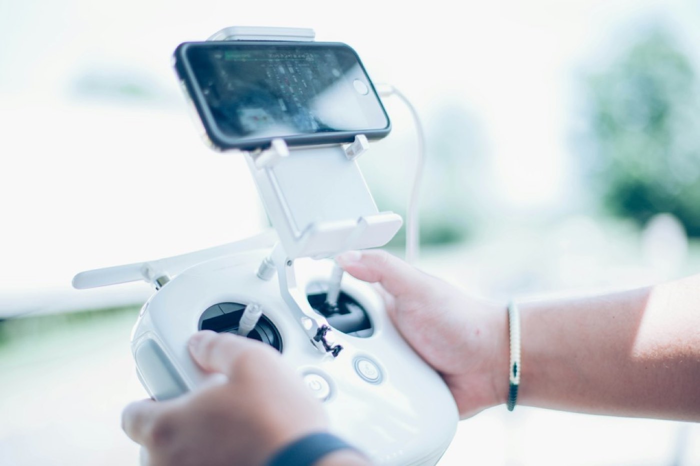 Guide drone avec caméra : réglementation, choix et usages