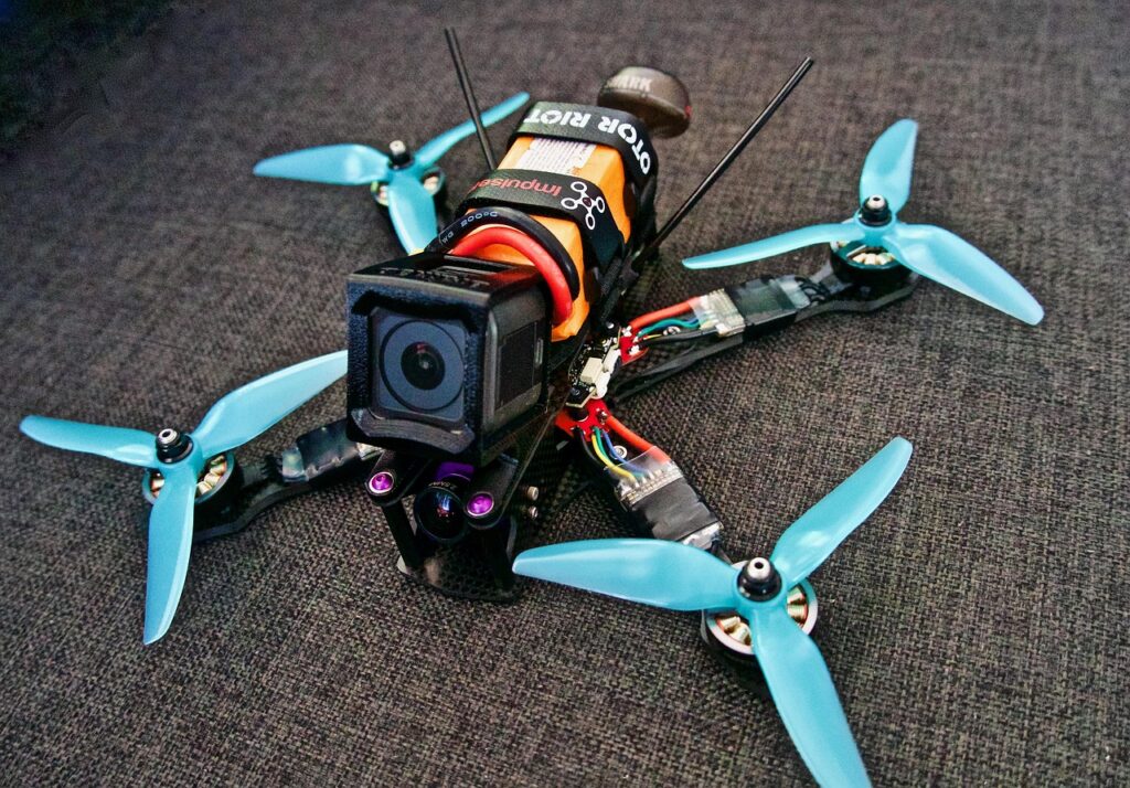 Illustration : Débuter en drone FPV : simulateur, kit RTF et règle de l'observateur