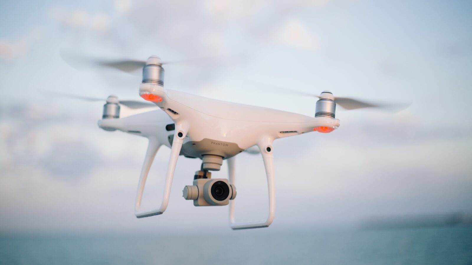 Drone immobilier : jusqu&rsquo;où va un modèle grand public avant qu&rsquo;il faille un prestataire