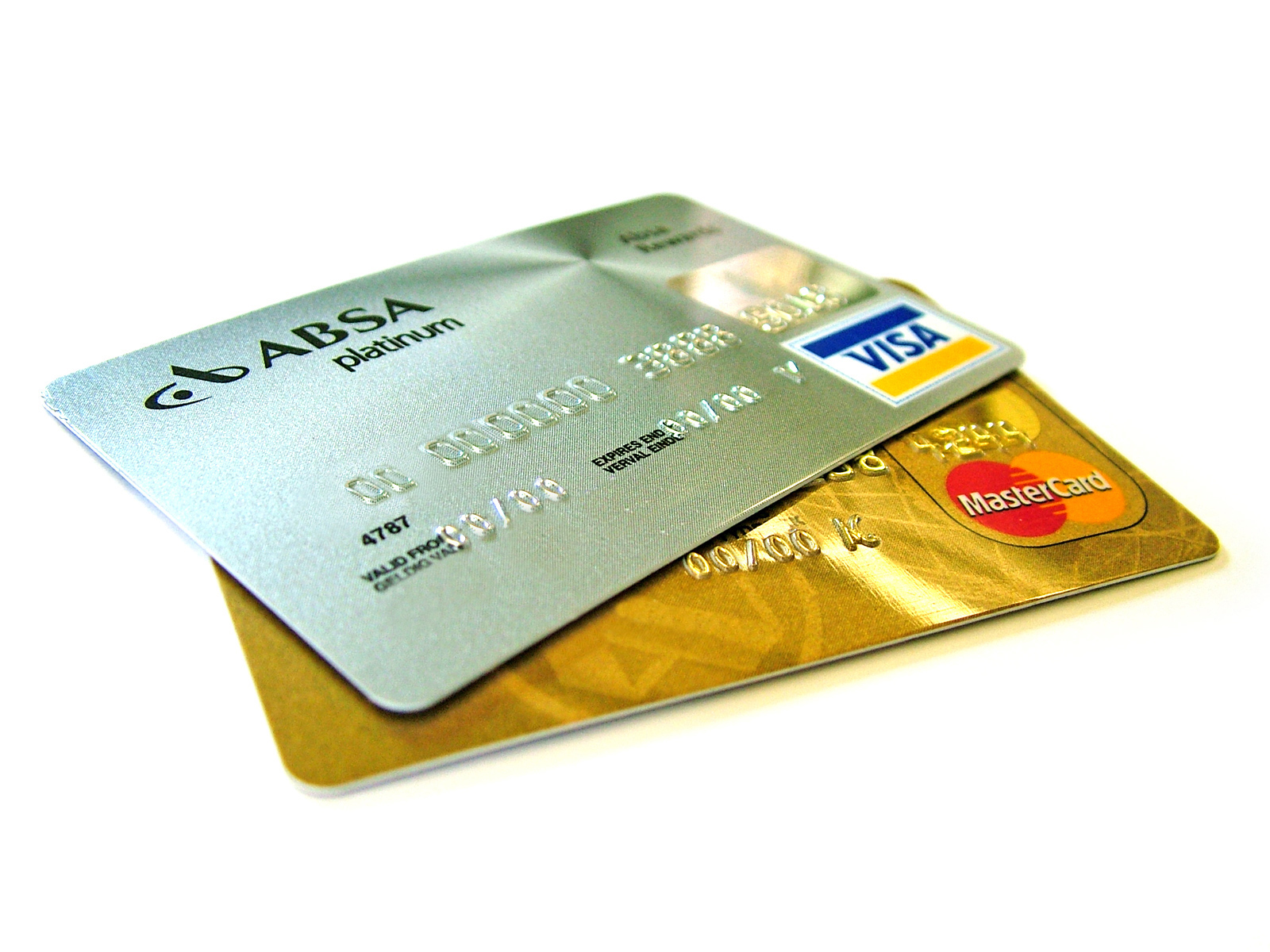 Deux cartes bancaires Visa et Mastercard posées côte à côte