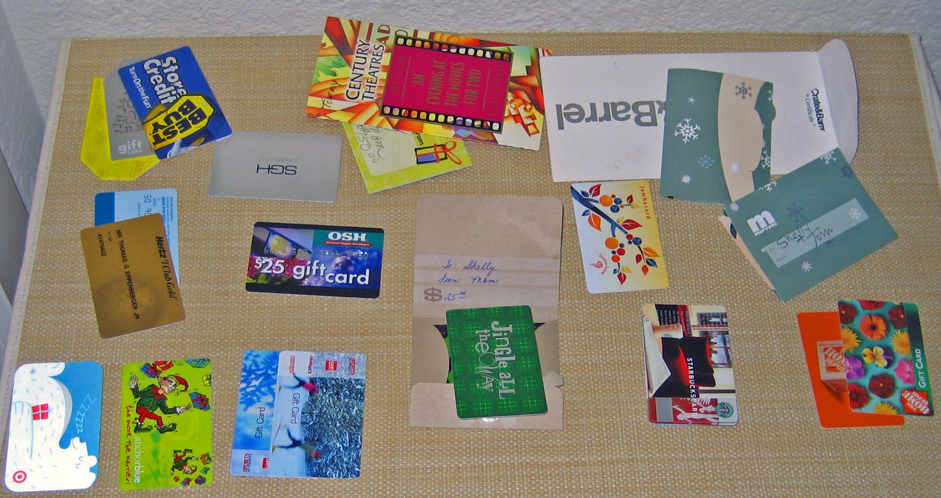 Assortiment de plusieurs cartes cadeaux prépayées