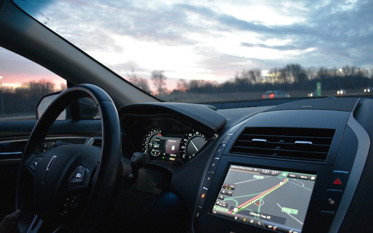 Google Maps signale mieux les feux et stops sur Android Auto