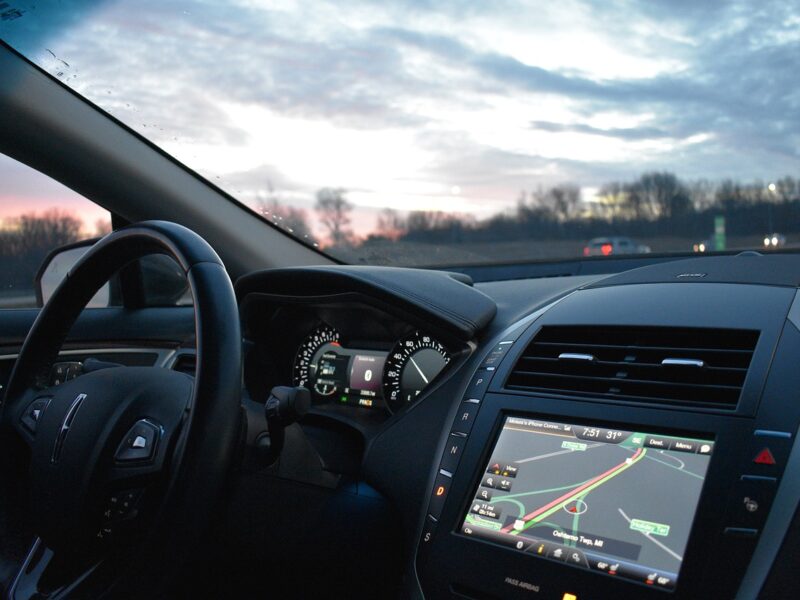 Google Maps signale mieux les feux et stops sur Android Auto