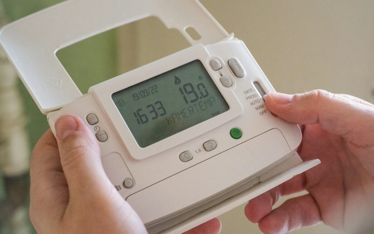 Thermostats connectés : avantages cachés et pièges à éviter
