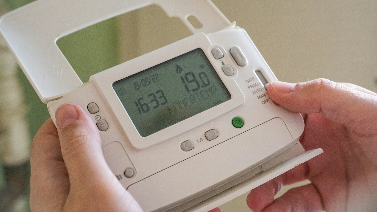Thermostats connectés : avantages cachés et pièges à éviter