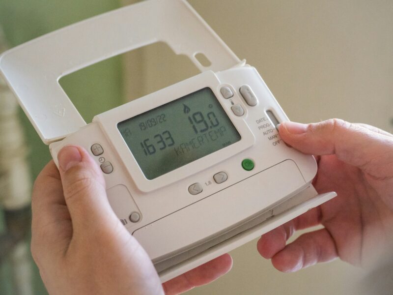 Thermostats connectés : avantages cachés et pièges à éviter