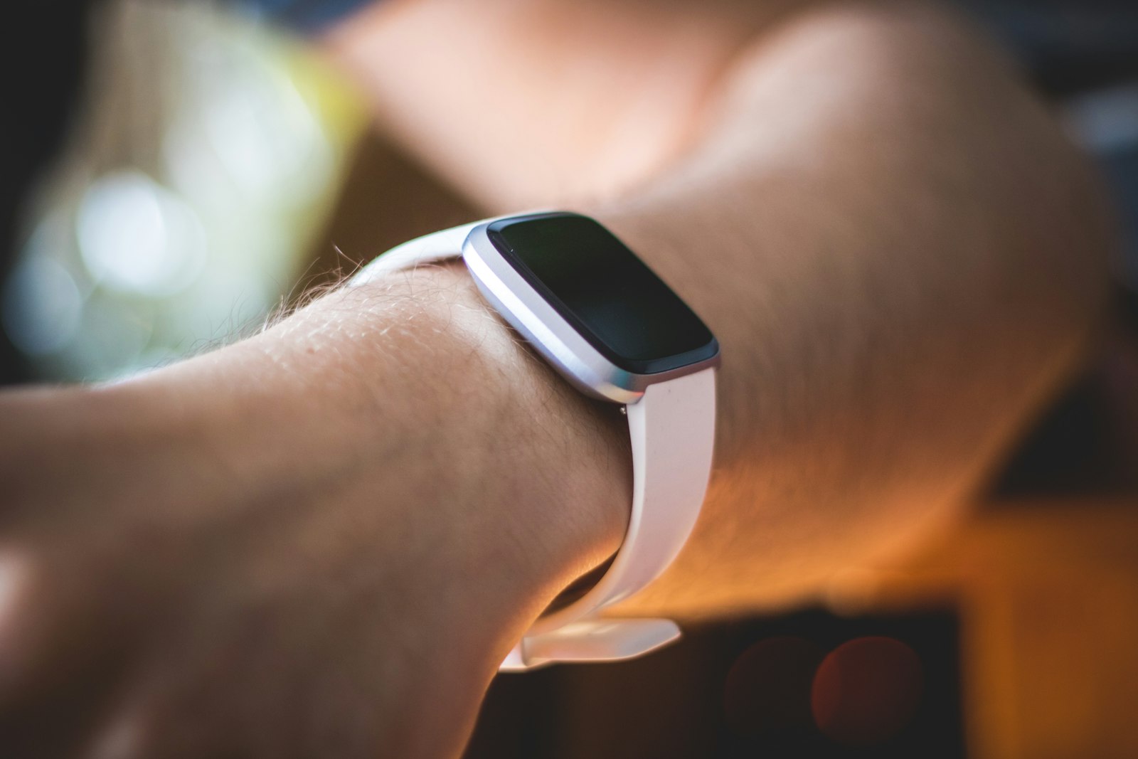Fitbit Edge : un bracelet connecté qui pourrait vous coûter cher