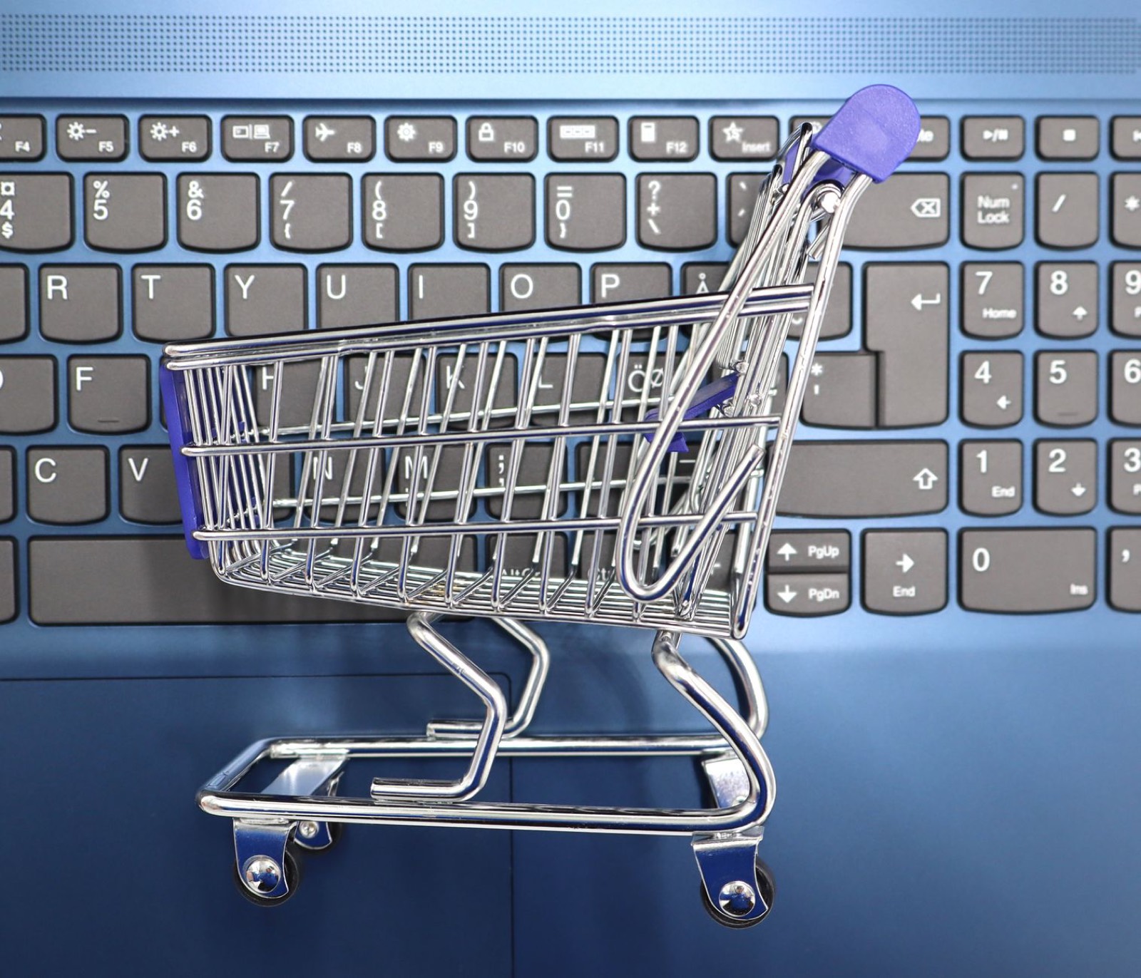 Boutique en ligne lancée : les outils du quotidien pour la faire tourn
