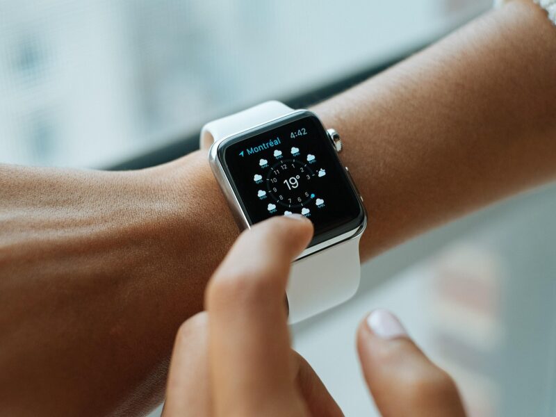 Comment choisir une smartwatch : Guide complet pour 2026